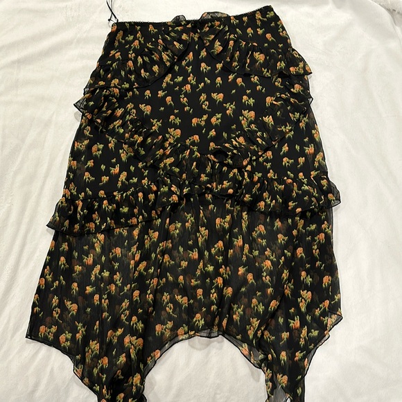 Midi skirt. Black with floral pattern - Picture 1 of 2